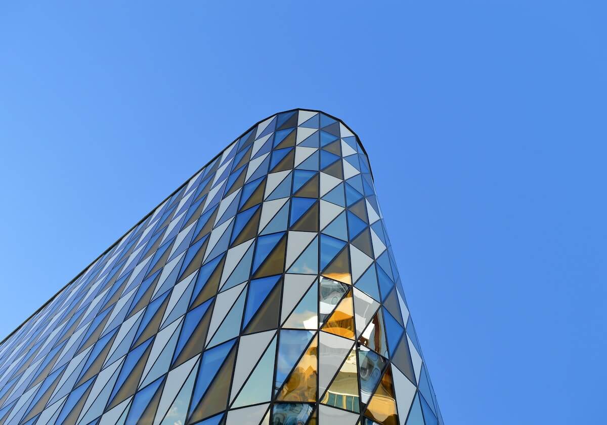 客场的阿森纳球迷得知曼城战平后，反应是这样的